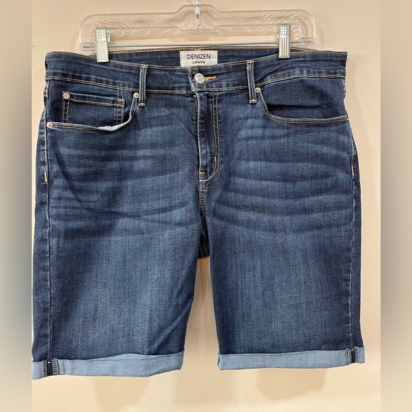 Denizen, mid rise, Bermuda short, size 16, waist 33. - Picture 2 of 4